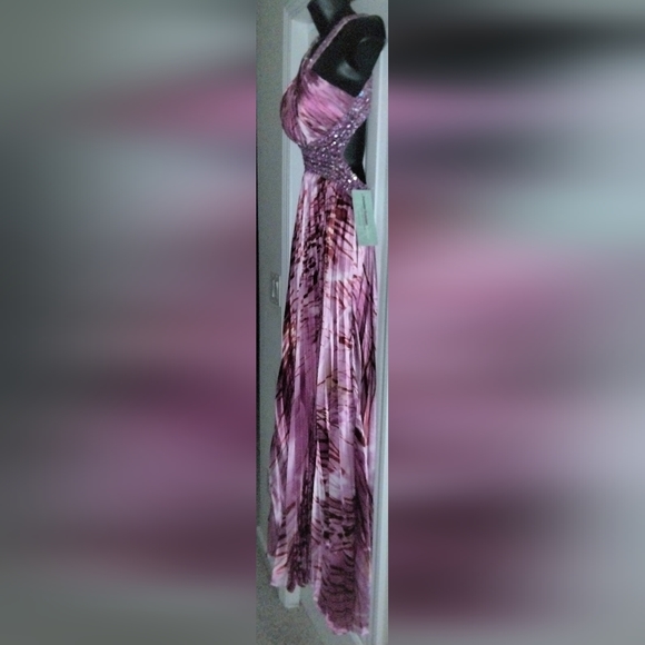 Women's Pink Formal, Prom of Cocktai Dress with Sequins, Stones & Embellishments - Picture 3 of 16